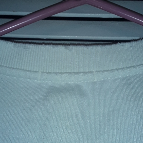 Cute off-white cropped sweatshirt! - Picture 5 of 6